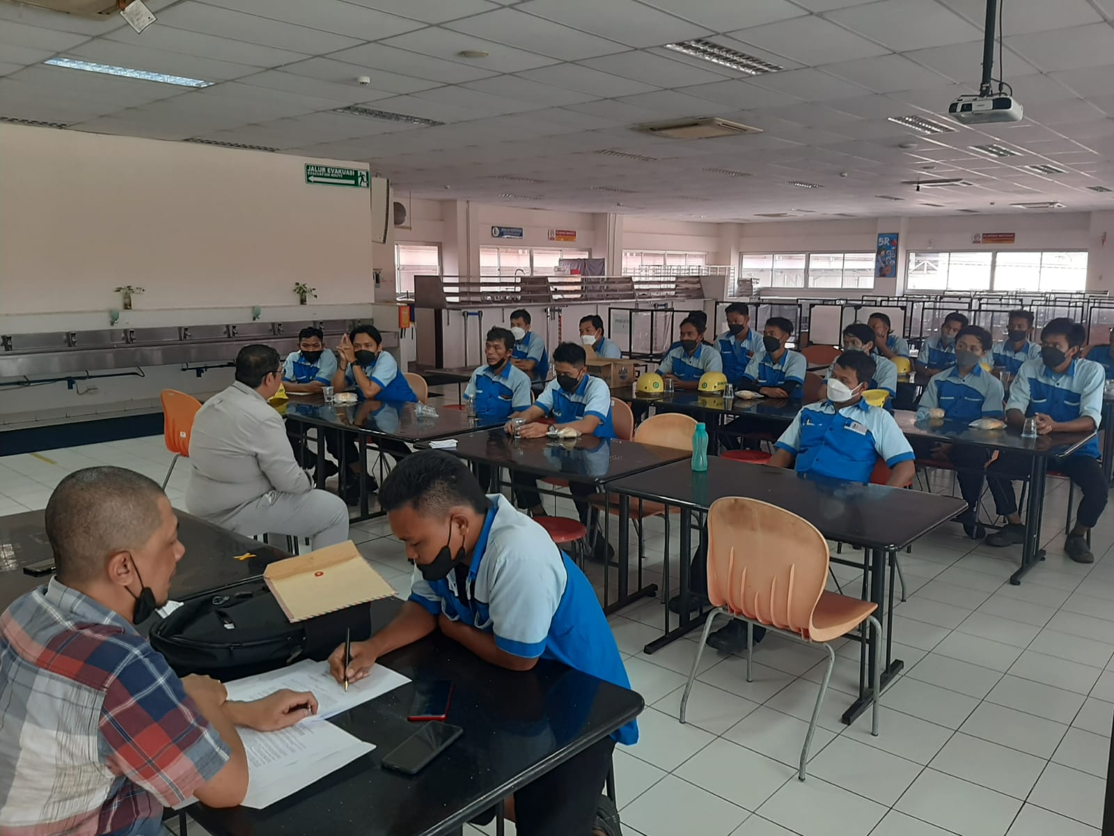 PT EPS melakukan pembinaan Driver dan OB PT AWI